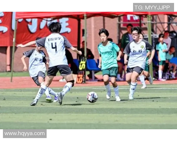 贵阳香港足球明星队携手共创足球梦想助力青少年成长与发展 贵阳香港足球明星队携手共创足球梦想助力青少年成长与发展