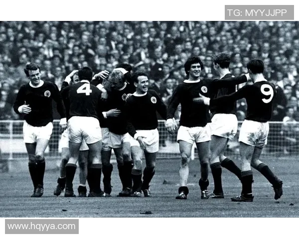 三兄弟足球明星的传奇故事与荣耀时刻揭秘 三兄弟足球明星的传奇故事与荣耀时刻揭秘